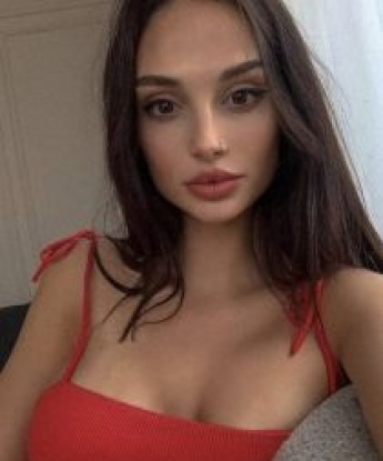У меня есть много возможностей для тебя, чтобы ты чувствовал себя счастливым и удовлетворенным. Ты можешь полностью расслабиться и насладиться моими нежными прикосновениями, страстными поцелуями и эмоциональным общением. У меня есть отличные отзывы от клиентов, которые остаются очарованными и возвращаются ко мне снова и снова. Ты хочешь увидеть мои фото? Я уверена, что они понравятся тебе 😘 Если ты хочешь провести незабываемые моменты в Москве, обращайся ко мне. Я буду ждать тебя и готова сделать все, чтобы ты чувствовался особенным 🌹💋 Ирина